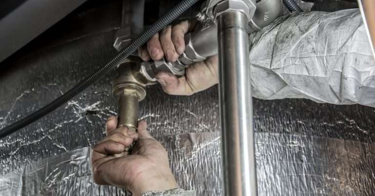 DIY Plumbing Fixes vs. Professional Help: When to Call a Plumber